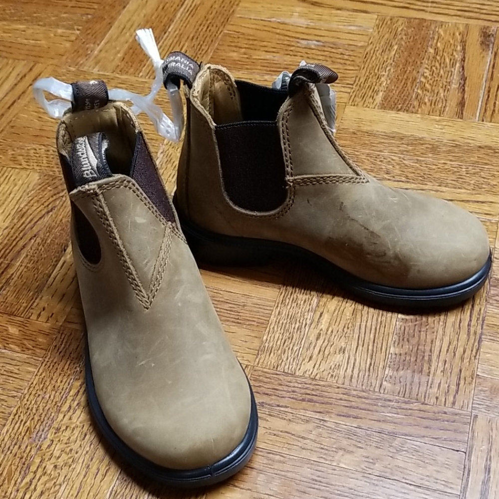 Blundstone 563 size 10 (AU)